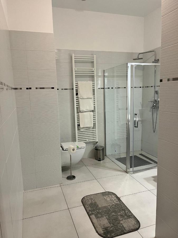 Albert Hotel بلوييست المظهر الخارجي الصورة