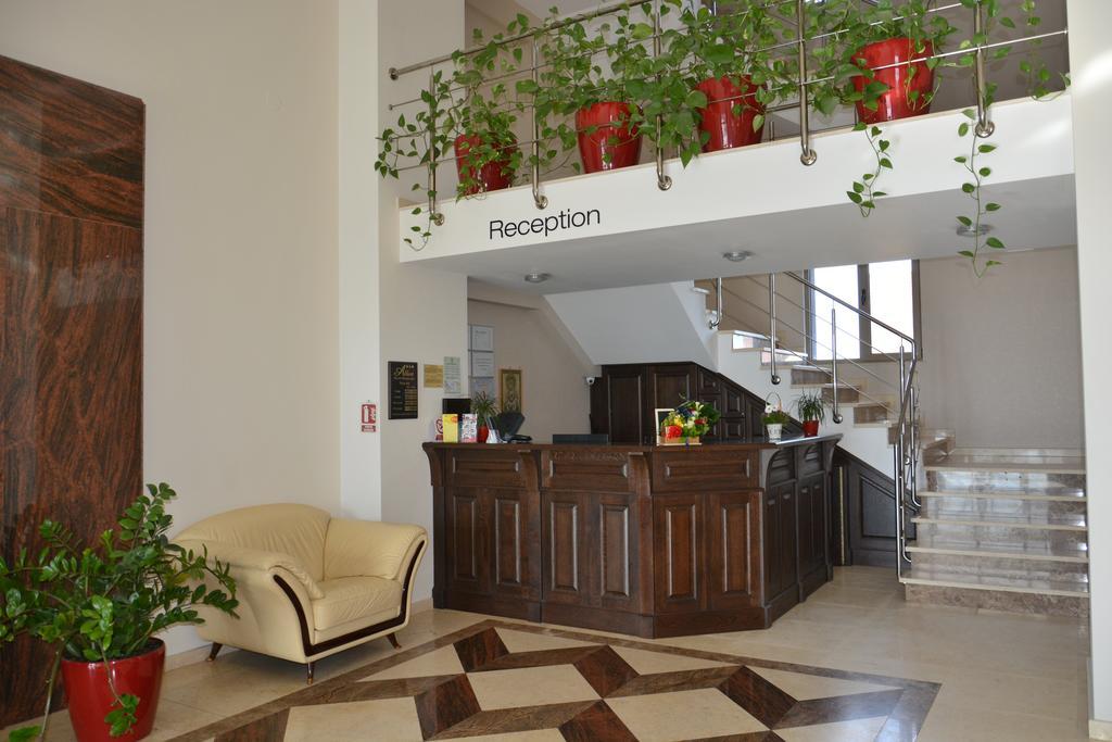 Albert Hotel بلوييست المظهر الخارجي الصورة